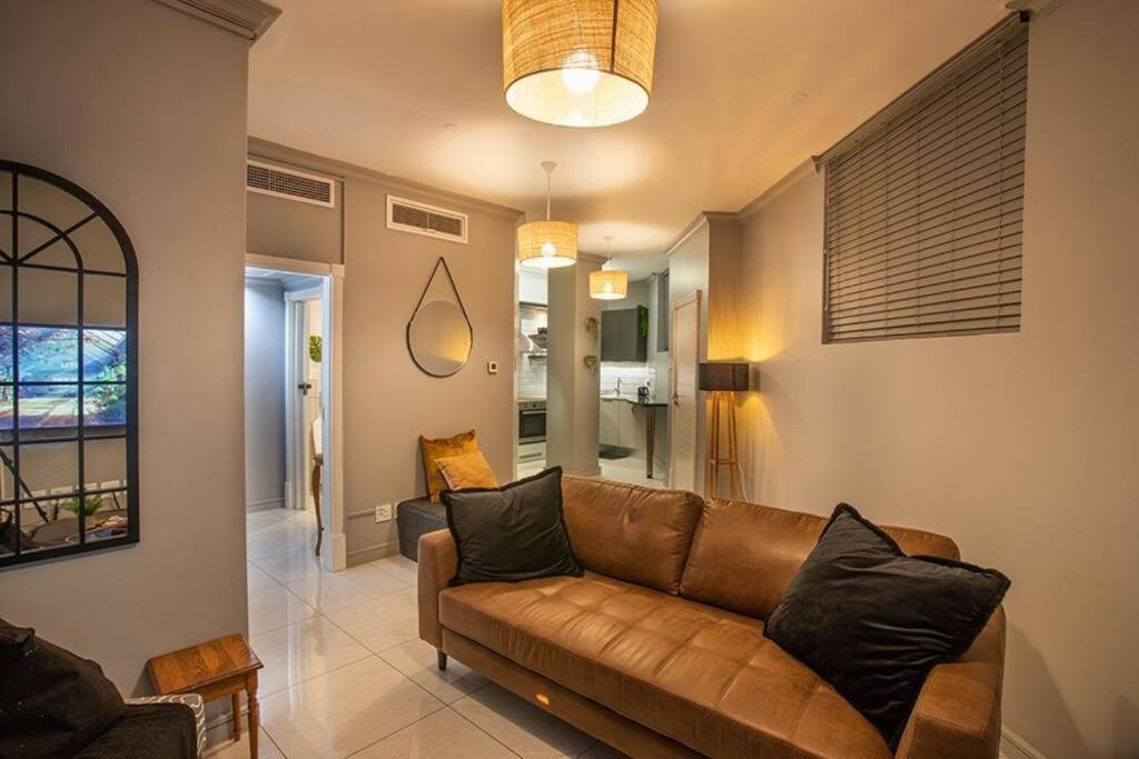דירות דורבן 2 Sleeper Stylish Sanctuary מראה חיצוני תמונה